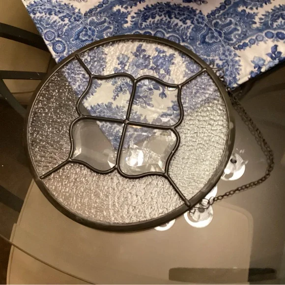 Vintage Clear Stain Glass Round with hanging chain - Picture 10 of 10